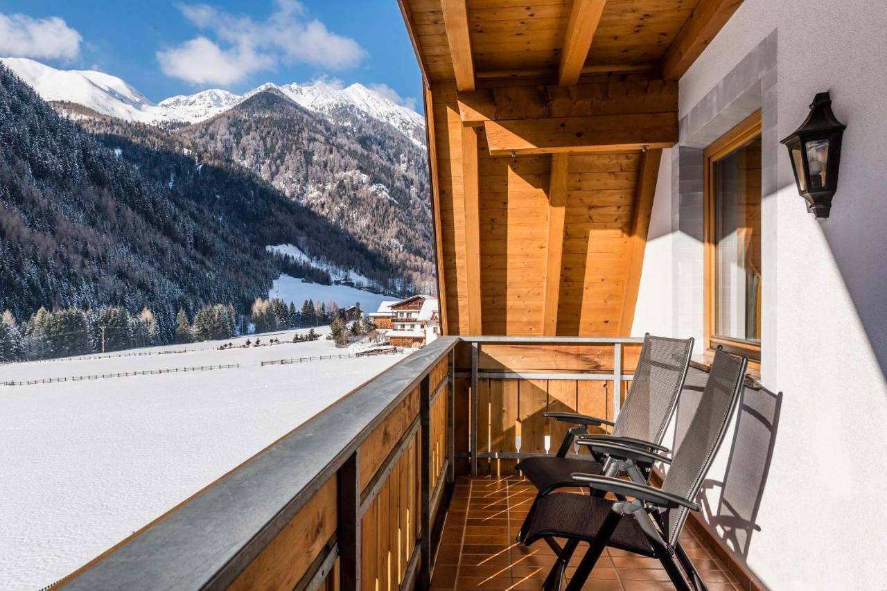 B&B Hotel Alpenrose Rooms & Apartments فاليس المظهر الخارجي الصورة