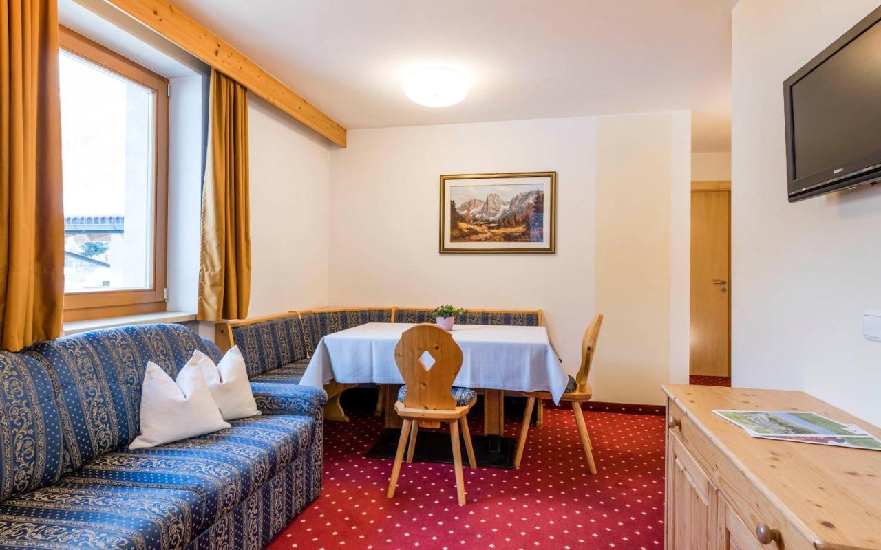 B&B Hotel Alpenrose Rooms & Apartments فاليس المظهر الخارجي الصورة