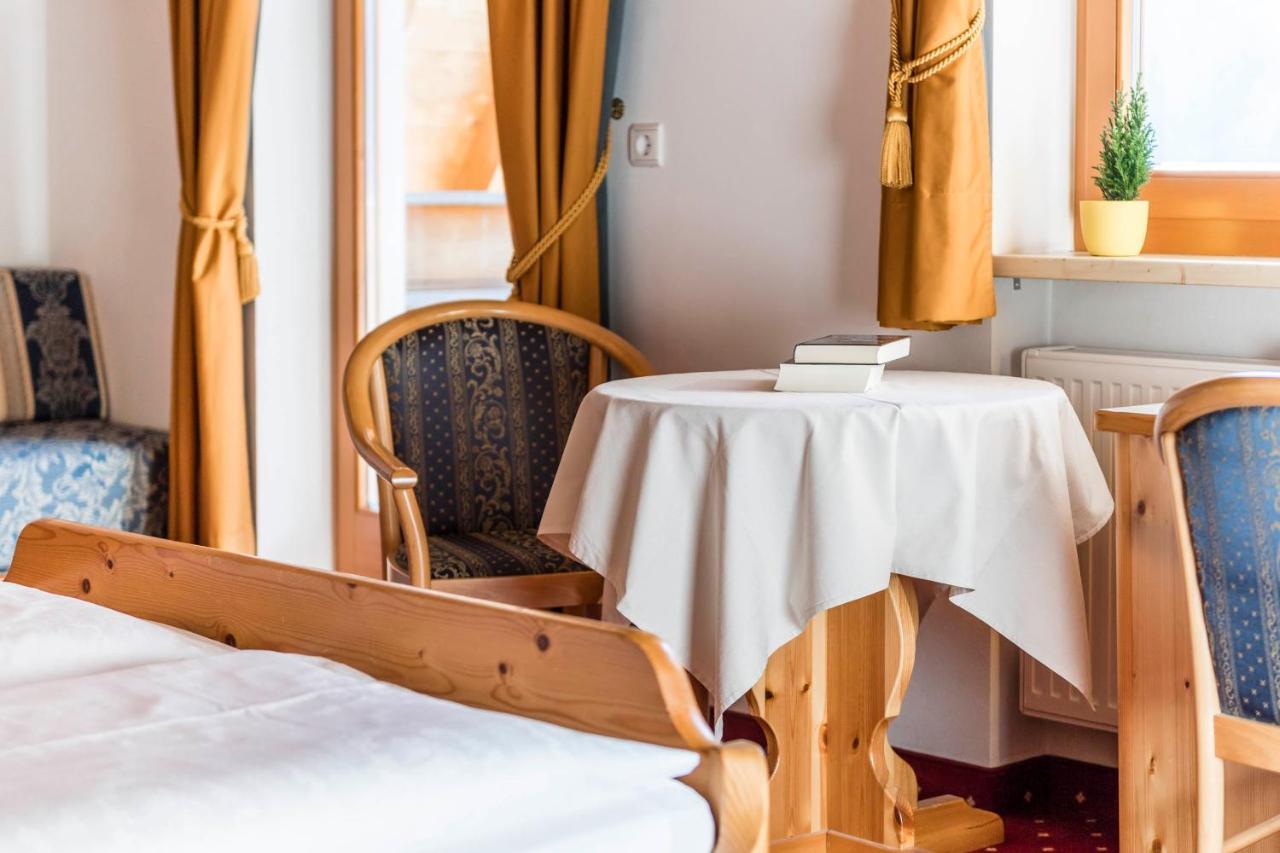 B&B Hotel Alpenrose Rooms & Apartments فاليس المظهر الخارجي الصورة