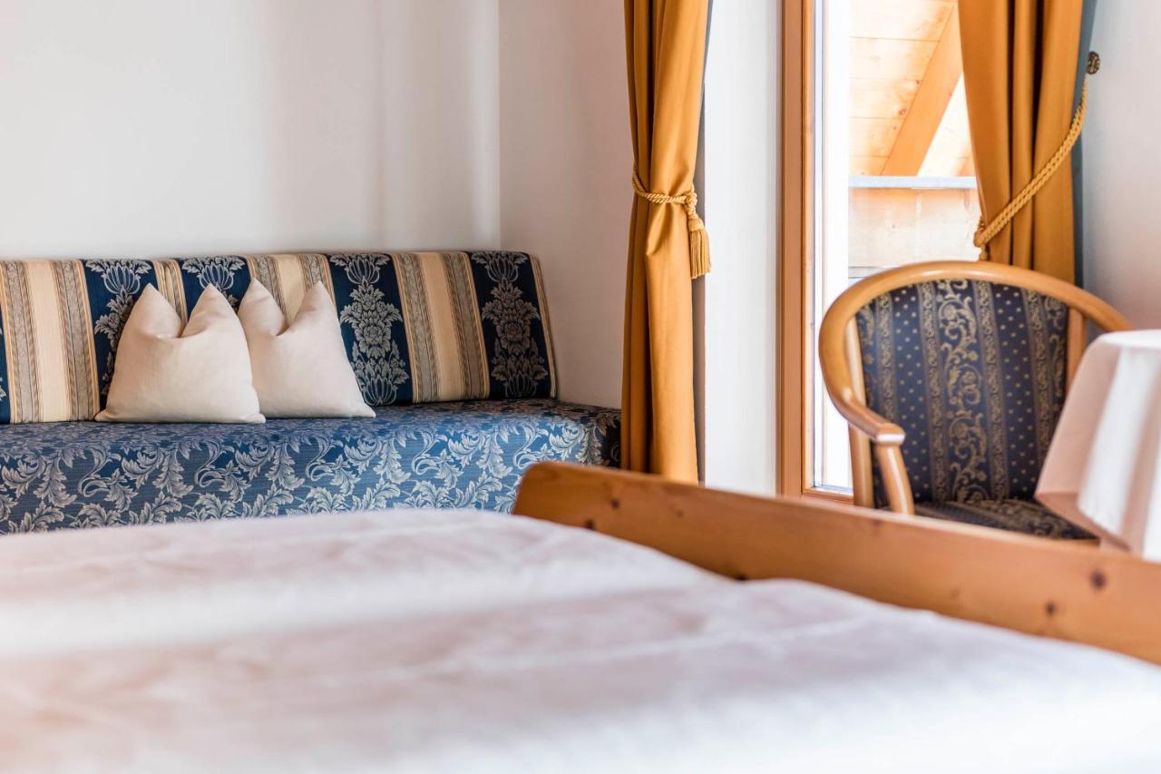 B&B Hotel Alpenrose Rooms & Apartments فاليس المظهر الخارجي الصورة