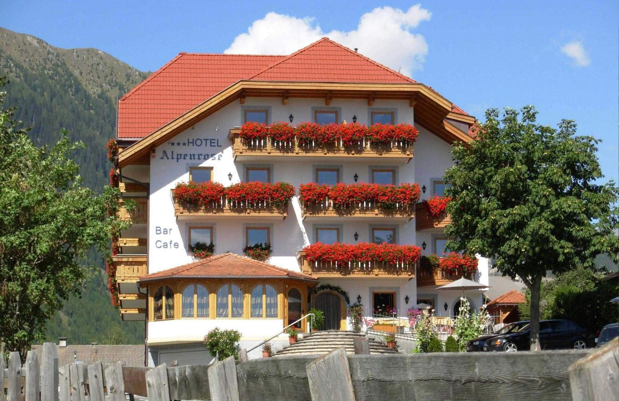 B&B Hotel Alpenrose Rooms & Apartments فاليس المظهر الخارجي الصورة