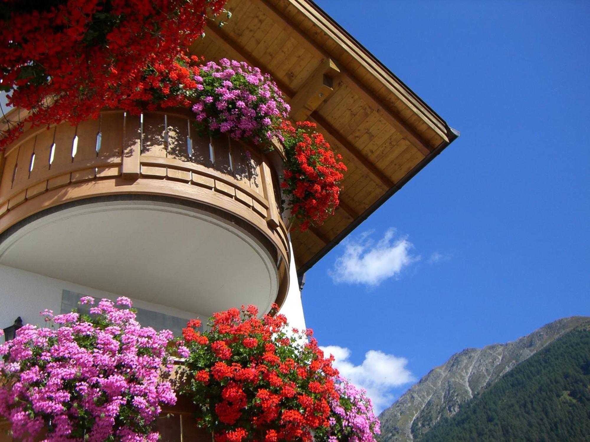B&B Hotel Alpenrose Rooms & Apartments فاليس المظهر الخارجي الصورة