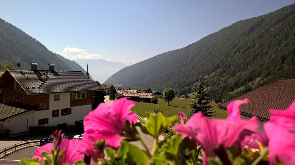 B&B Hotel Alpenrose Rooms & Apartments فاليس المظهر الخارجي الصورة