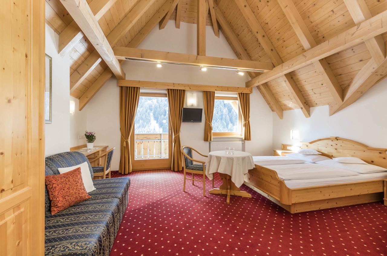 B&B Hotel Alpenrose Rooms & Apartments فاليس المظهر الخارجي الصورة