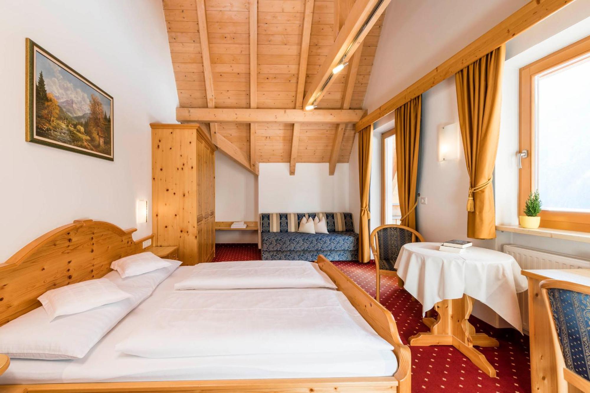B&B Hotel Alpenrose Rooms & Apartments فاليس المظهر الخارجي الصورة