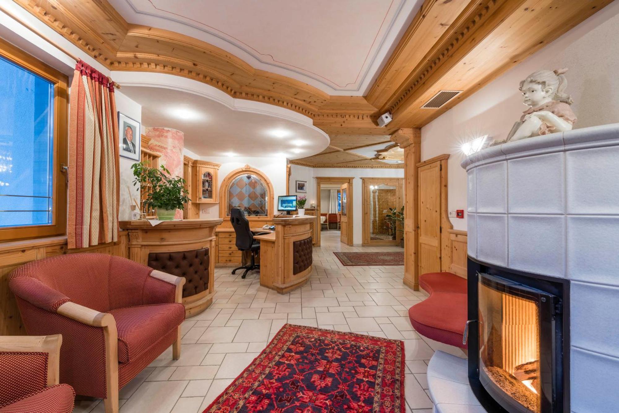 B&B Hotel Alpenrose Rooms & Apartments فاليس المظهر الخارجي الصورة
