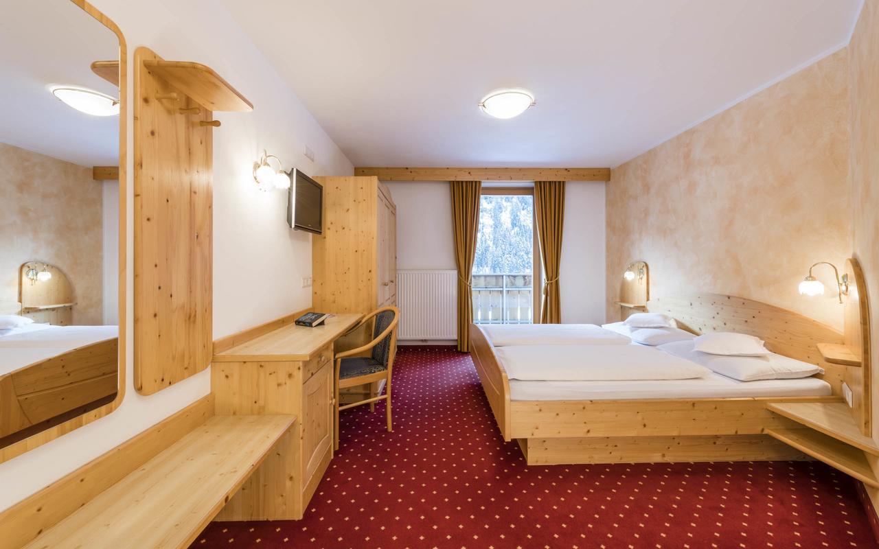 B&B Hotel Alpenrose Rooms & Apartments فاليس المظهر الخارجي الصورة