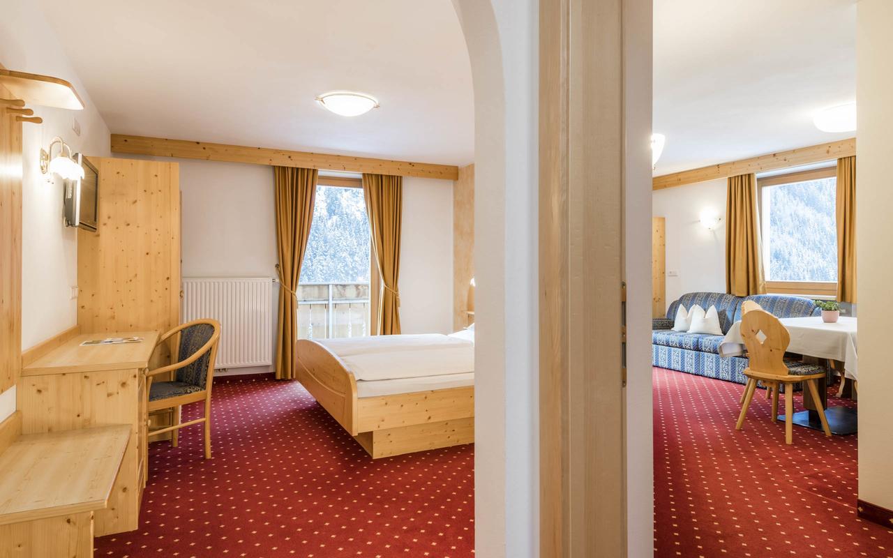 B&B Hotel Alpenrose Rooms & Apartments فاليس المظهر الخارجي الصورة