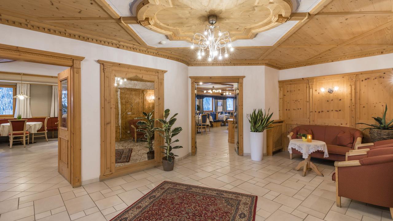 B&B Hotel Alpenrose Rooms & Apartments فاليس المظهر الخارجي الصورة