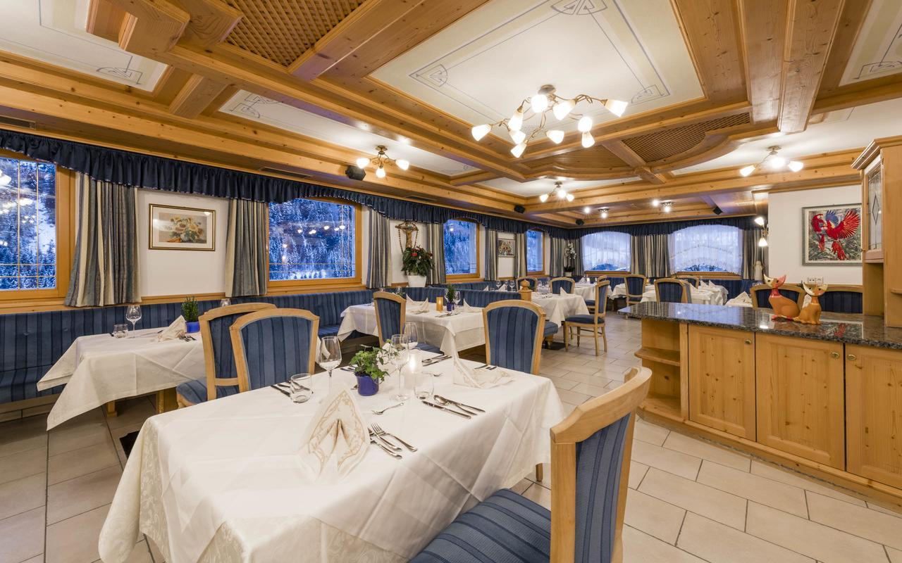 B&B Hotel Alpenrose Rooms & Apartments فاليس المظهر الخارجي الصورة