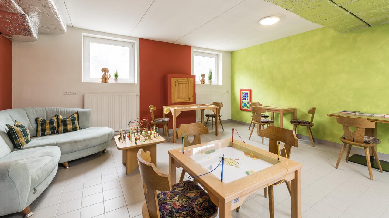 B&B Hotel Alpenrose Rooms & Apartments فاليس المظهر الخارجي الصورة